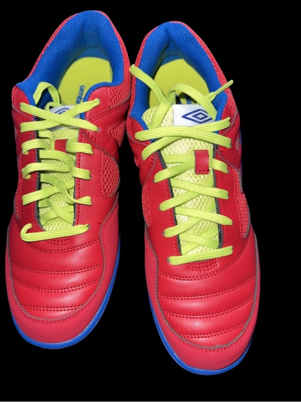 New women’s Umbro indoor soccer shoes with Neon Yellow Laces 9.5